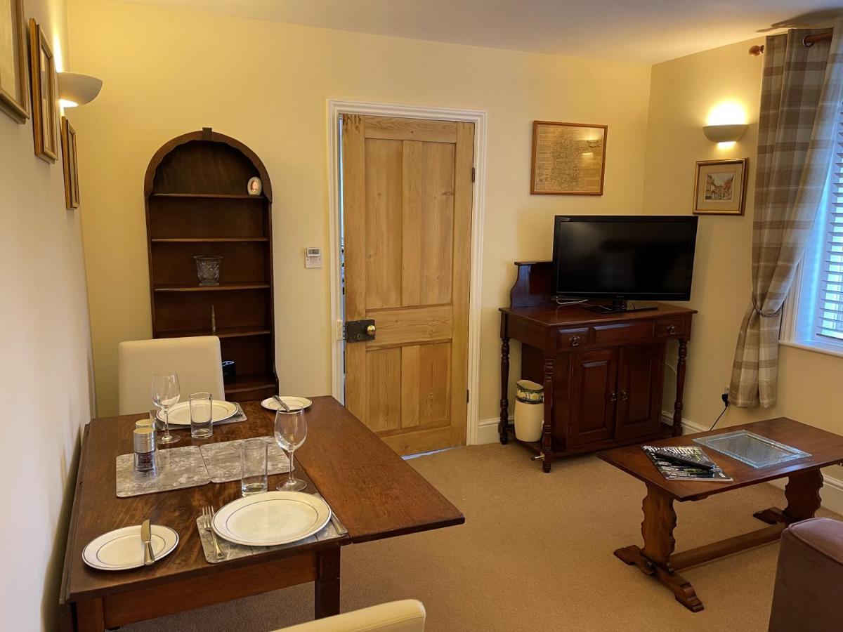 Ground Floor Garden Cottage, Near Stonehenge 쉬루톤 외부 사진