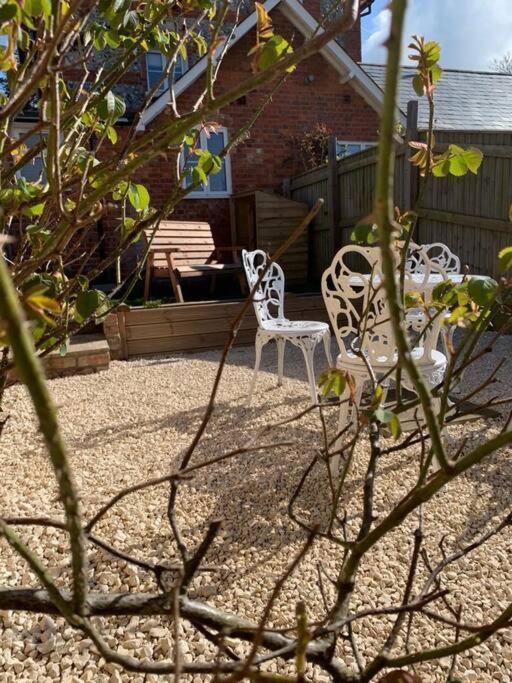 Ground Floor Garden Cottage, Near Stonehenge 쉬루톤 외부 사진