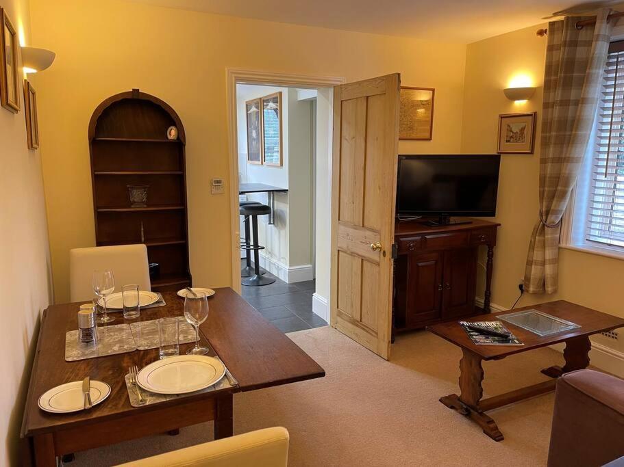 Ground Floor Garden Cottage, Near Stonehenge 쉬루톤 외부 사진