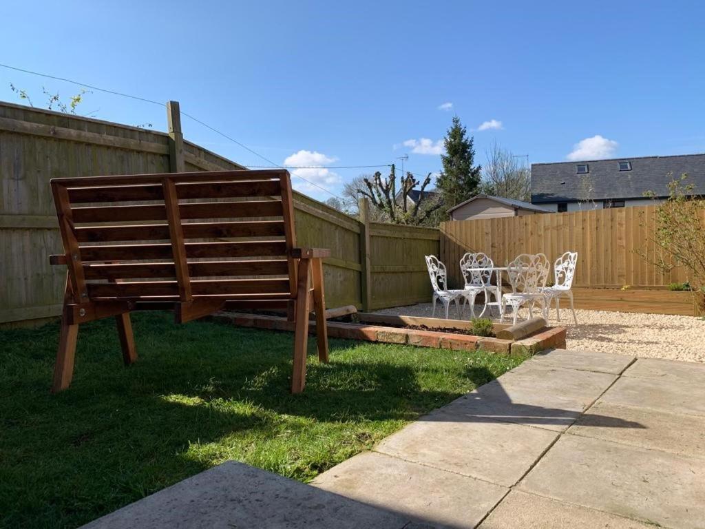 Ground Floor Garden Cottage, Near Stonehenge 쉬루톤 외부 사진